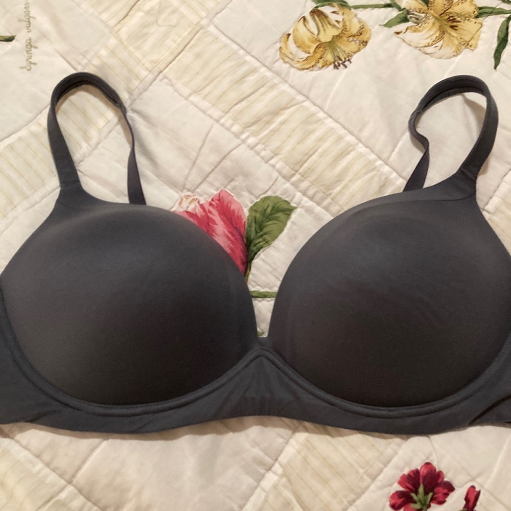 38D gray body by Victoria no wire Victoria’s Secret bra  nice condition